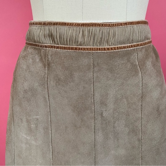 Vintage 90s/Y2K Leather Suede Gored Pieced Flare Mini Midi Taupe/Tan Skirt 8 - Picture 2 of 15